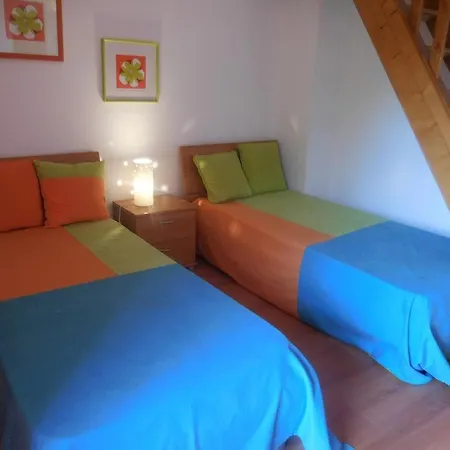 Townhouse Vila Rosal Wifi & Aircon 350 From The Beach
